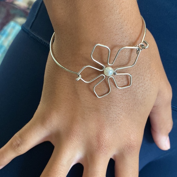 Jewelry Isle Treasures Hawaiian Flower Bracelet Poshmark